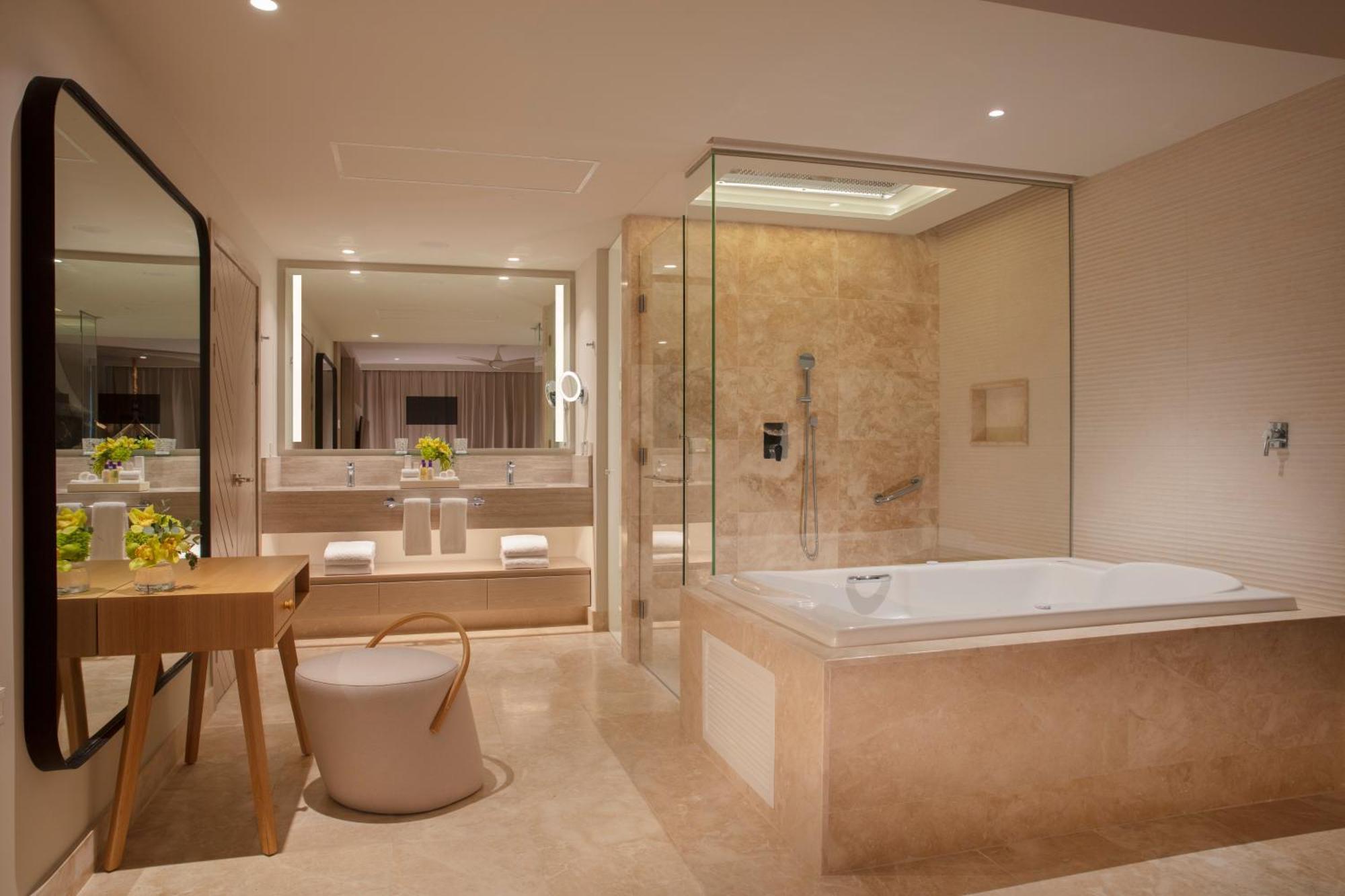 Xhale Club Master Suite Ocean Front King